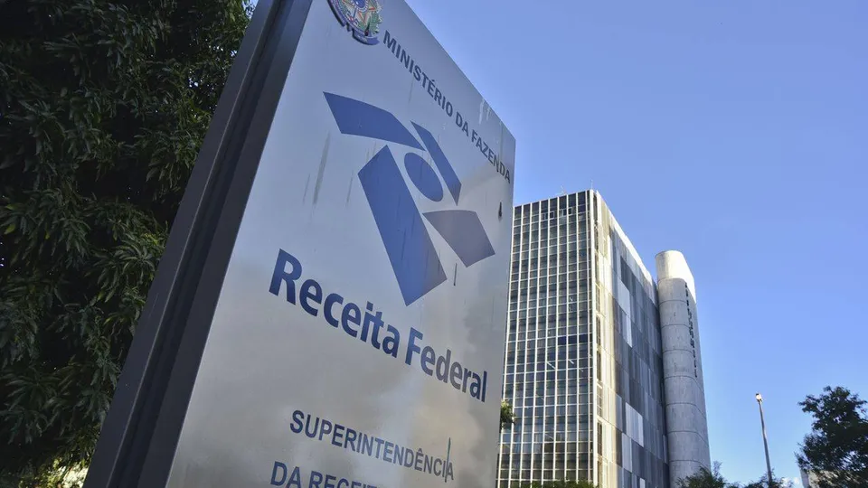 A partir de agora, operadoras de cartão de crédito e instituições de pagamento devem informar movimentações financeiras à Receita.