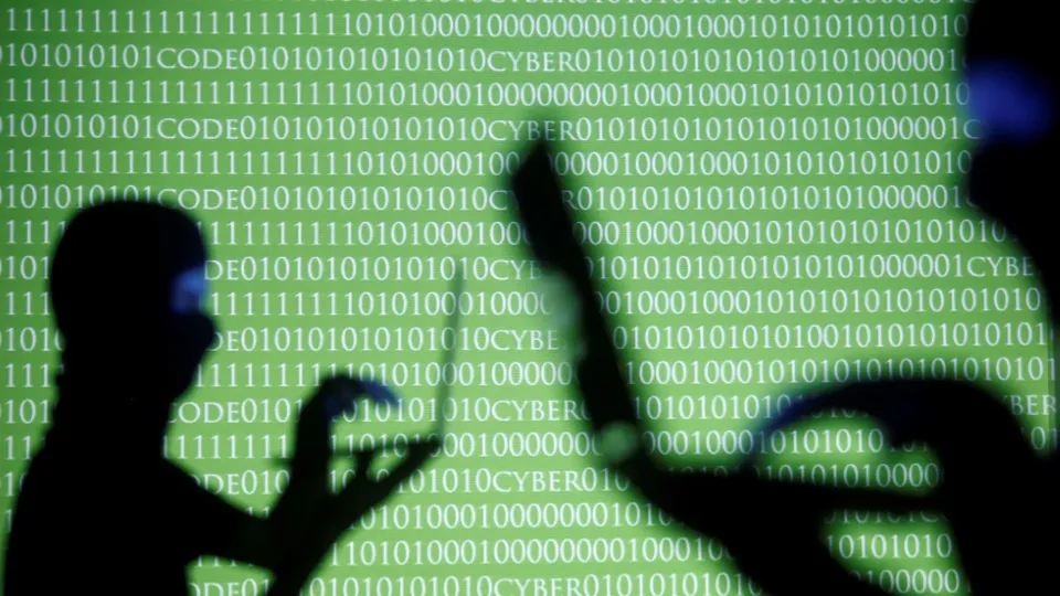 Relatório aponta que invasões afetaram empresas como Charter e Verizon, aumentando preocupações sobre segurança.