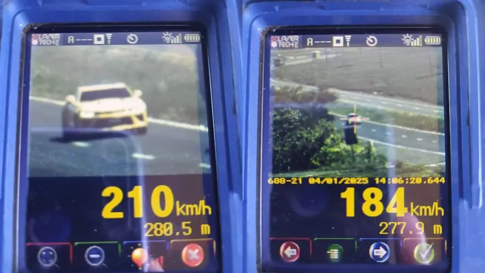 Durante operação da PRF, um Camaro amarelo foi flagrado a 210 km/h na BR-467, em Cascavel, superando limite de 110 km/h.