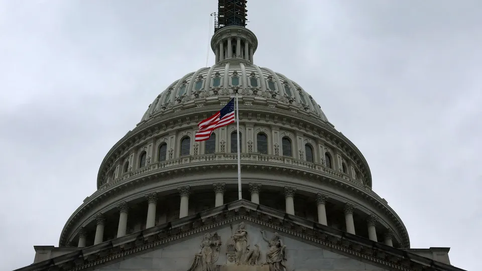 Congresso dos EUA se reunirá para certificar eleição de Trump após tumulto no Capitólio