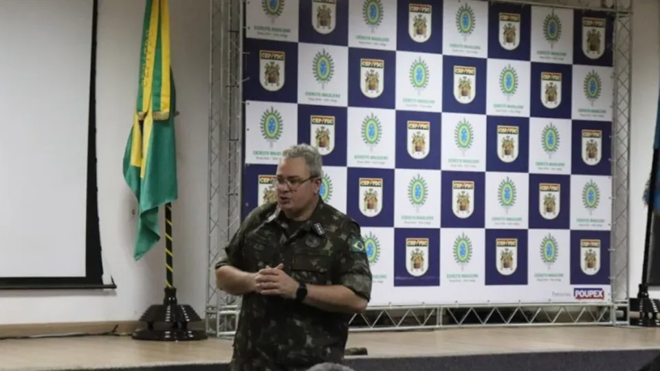 Quatro coronéis do Exército são investigados por suposta carta que incitava golpe após eleição de Lula em 2022.
