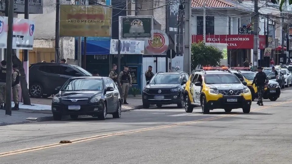 Ex-policial militar é assassinado em emboscada ao chegar em casa em Curitiba