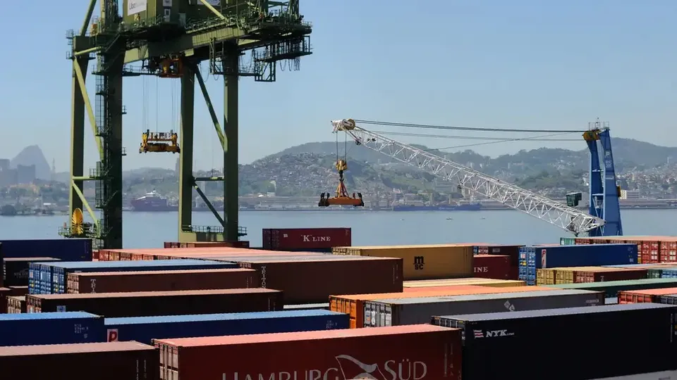 O saldo comercial teve queda de 24,6% em relação a 2023, mas é o segundo melhor resultado da história.