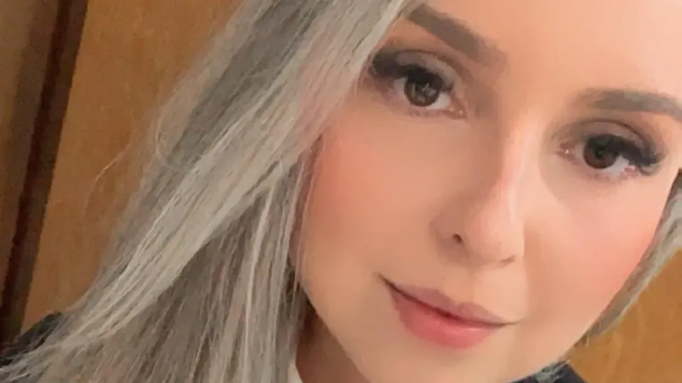 Amanda Gazola foi assassinada pelo ex-namorado em Guaíra, no Paraná. O irmão da vítima reagiu e baleou o agressor durante o crime.