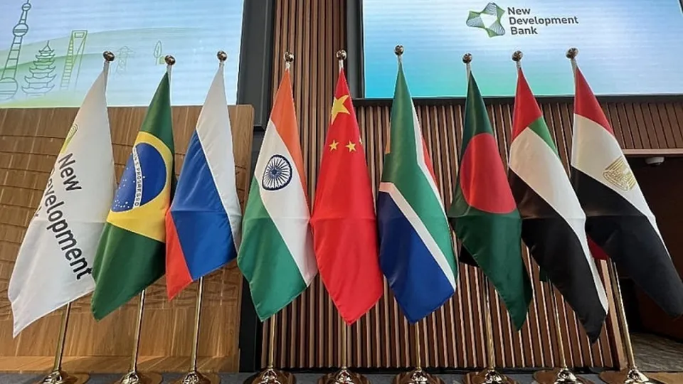 Com a inclusão da Indonésia, grupo agora conta com nove membros e foca na cooperação entre países emergentes.