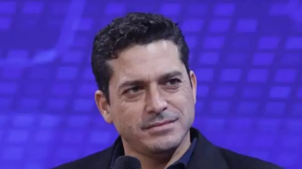 Amichai Chikli afirma que investigação contra soldado israelense é uma desgraça para o Brasil e acusa governo de perseguição.