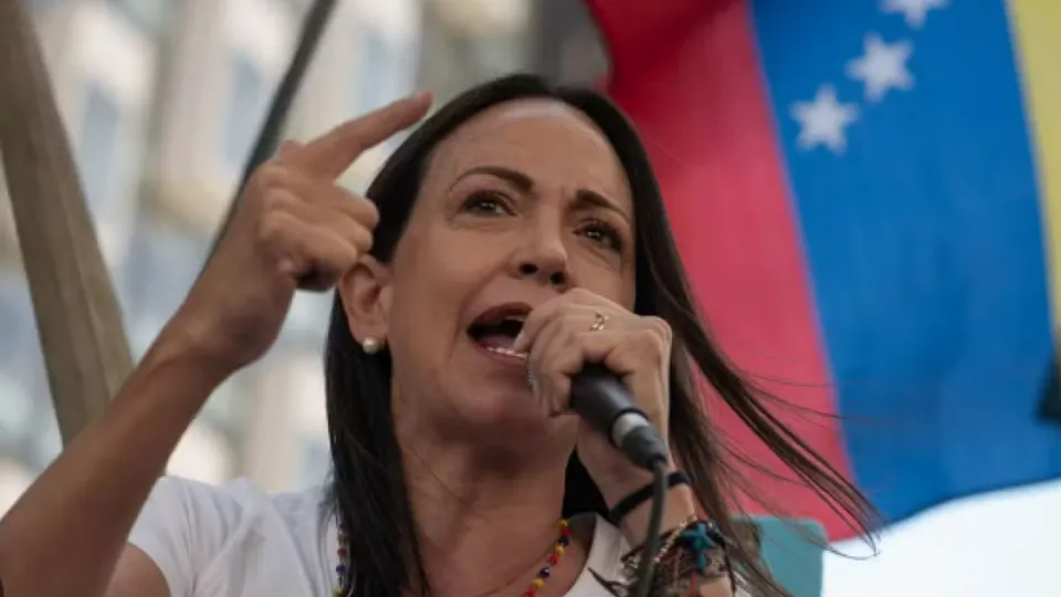 A líder da oposição, María Corina Machado, reafirma que Edmundo Gonzáles Urrutia é o verdadeiro presidente da Venezuela.