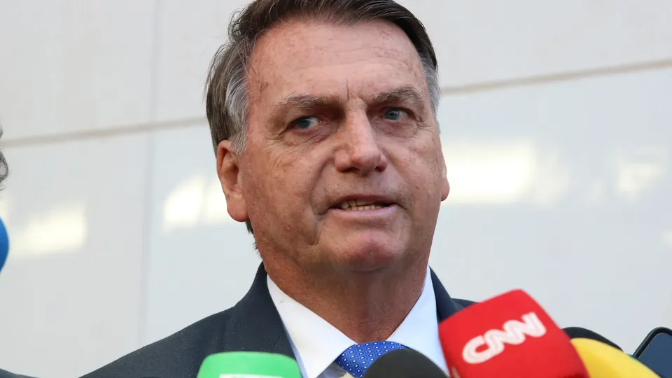 Ex-presidente questiona incentivo cultural que não foi utilizado pelo filme 'Ainda Estou Aqui', premiado na cerimônia.