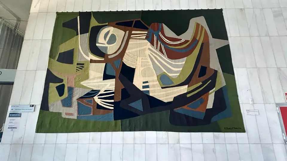 Gastos incluem recuperação de tapeçaria de Burle Marx e serviços de engenharia após invasões em Brasília.