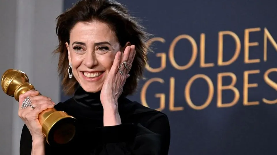 Atriz brasileira atinge 3,5 milhões de seguidores em um dia, impulsionada pelo prêmio internacional
