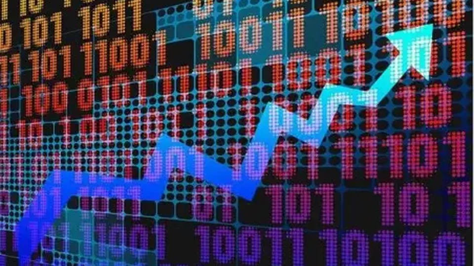 Após semanas de perdas, Ibovespa avança 0,95% e se estabiliza em 121.162,66 pontos, impulsionado por ações de grandes empresas.