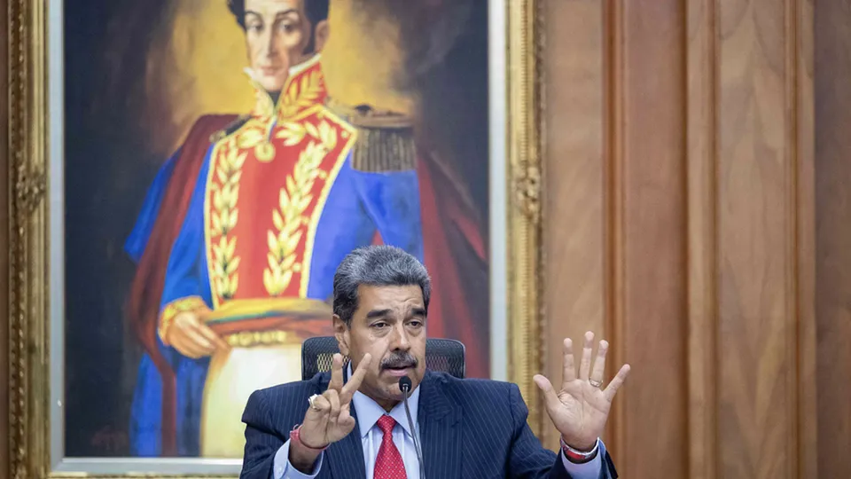 Nicolás Maduro, acusado de fraudes eleitorais, ativa forças armadas para garantir sua posse.