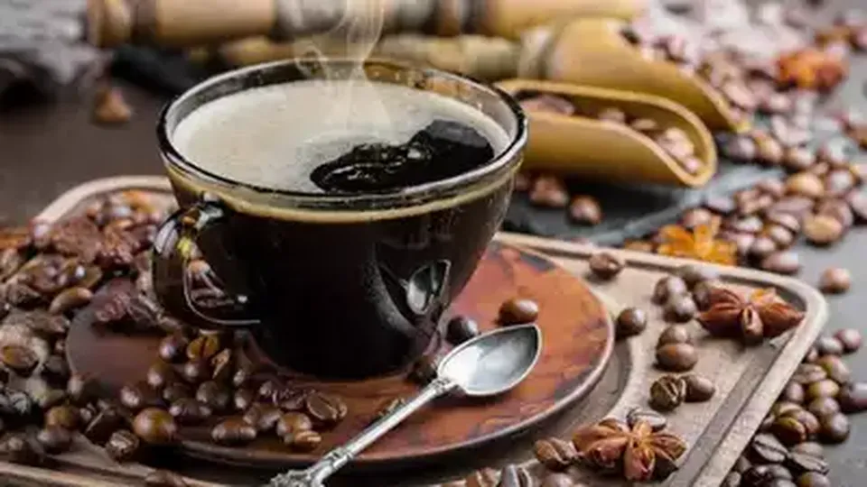 Pesquisa revela que consumir café antes do meio-dia está associado a menor mortalidade por doenças cardiovasculares