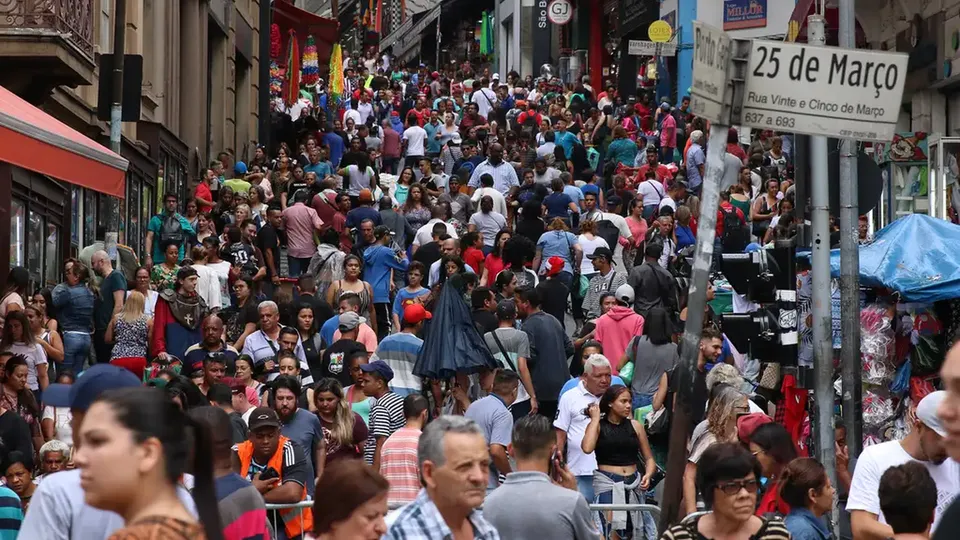 Relatório do Escritório de Representação Comercial dos EUA destaca a Rua 25 de Março como um dos maiores centros de produtos falsificados na América Latina.