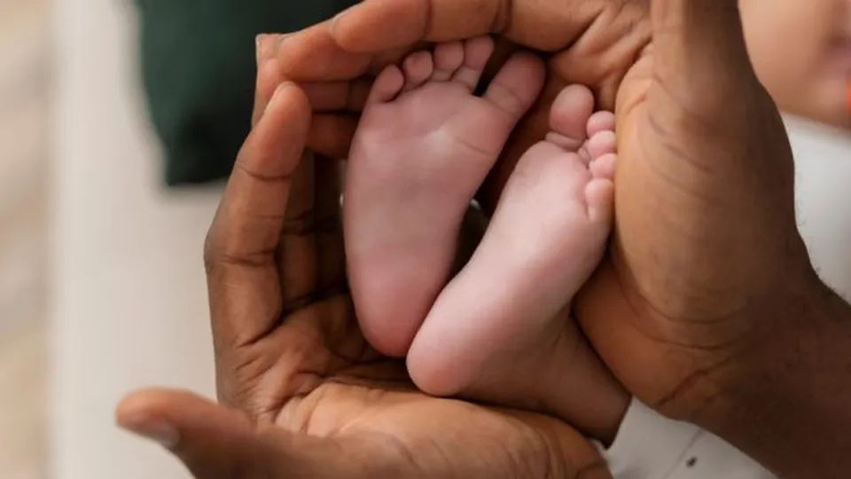 Nova resolução elimina necessidade de autorização dos pais para menores de 14 anos em casos de aborto legal.