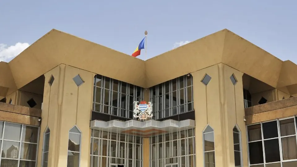 Um comando armado atacou o palácio em N'Djamena, deixando 18 agressores mortos e um membro da segurança entre os feridos.