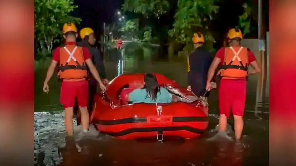 Ubatuba também enfrentou temporais e rajadas de vento, causando estragos
