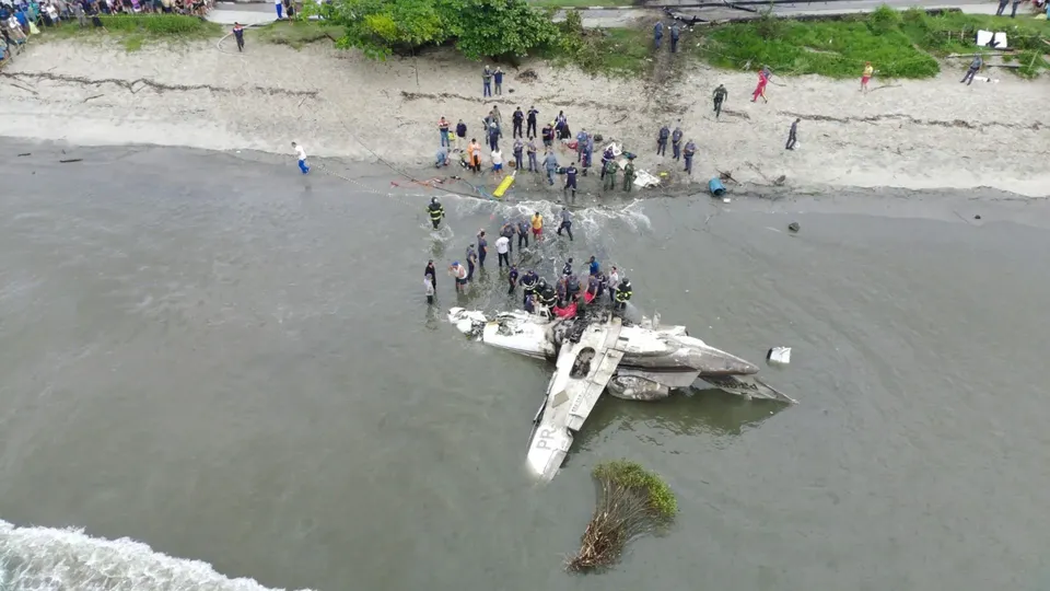 “Retiramos as crianças do avião pelas janelas”, afirma major dos bombeiros sobre acidente em Ubatuba