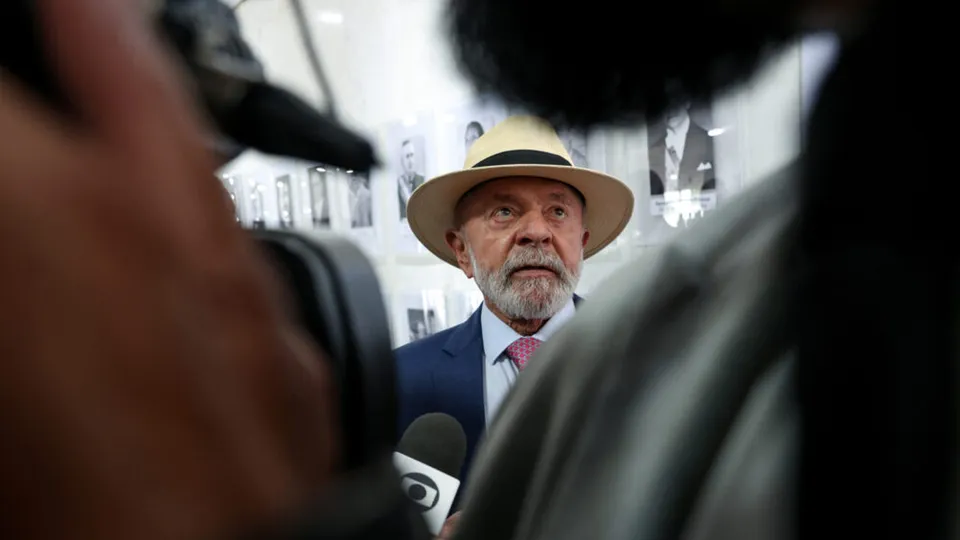 Durante coletiva, o presidente Luiz Inácio Lula da Silva repetiu a palavra errada, que deveria ser "cidadãos".
