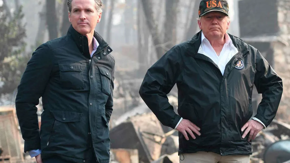 O presidente eleito critica Gavin Newsom por sua suposta inação em meio à crise ambiental.
