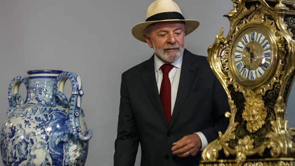 A oposição acusa o presidente Luiz Inácio Lula da Silva de transformar ato em palanque eleitoral, com ausência de líderes políticos.