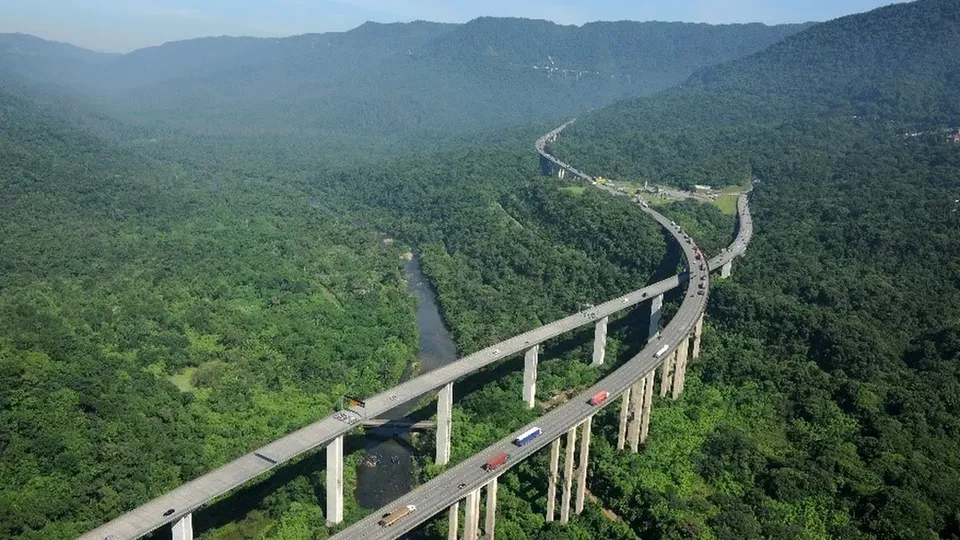 Nova rodovia de 21 km promete aumentar em 145% a capacidade de caminhões na descida para o litoral paulista