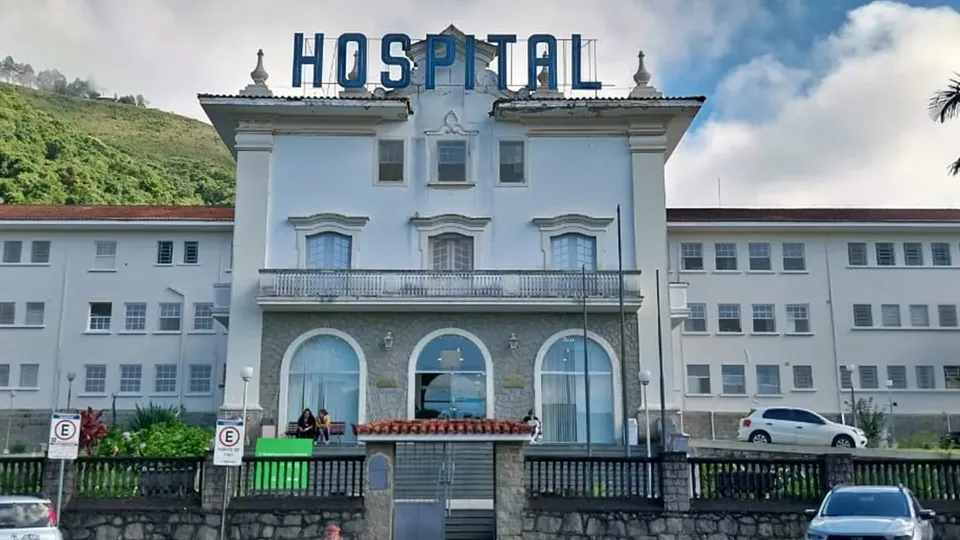 Um dos suspeitos ofereceu R$ 5 mil pela criança, enquanto o outro alegou ser o pai. Mãe nega a versão e o caso é investigado.