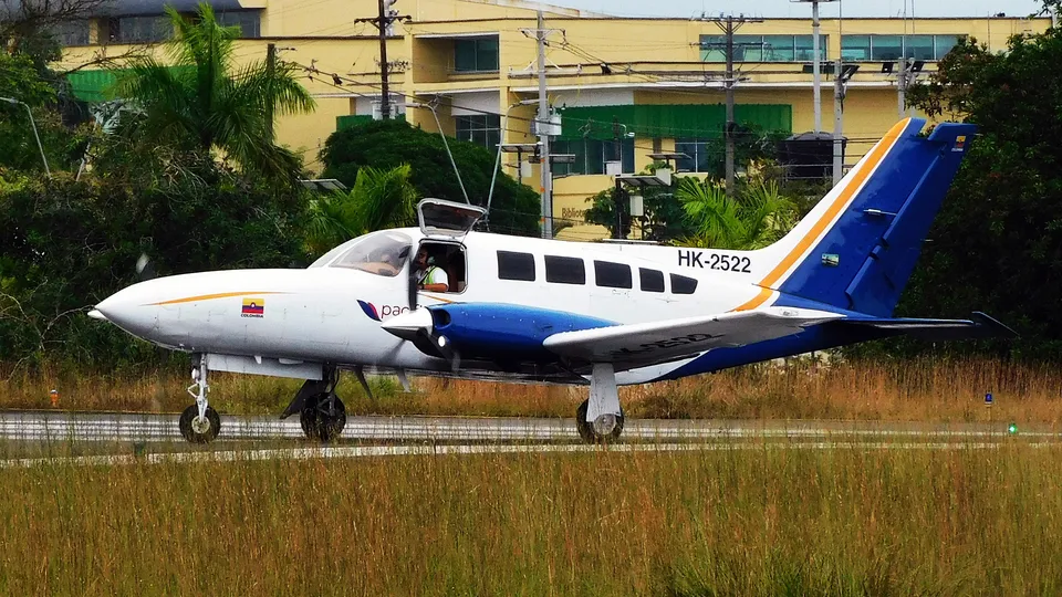 Acidente aéreo deixa dez mortos, incluindo três menores, em região remota da Colombia