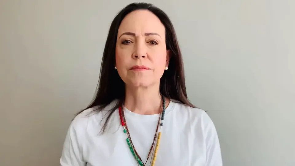 A opositora venezuelana María Corina Machado expressou gratidão pela mobilização popular e denunciou Nicolás Maduro como responsável por um golpe.