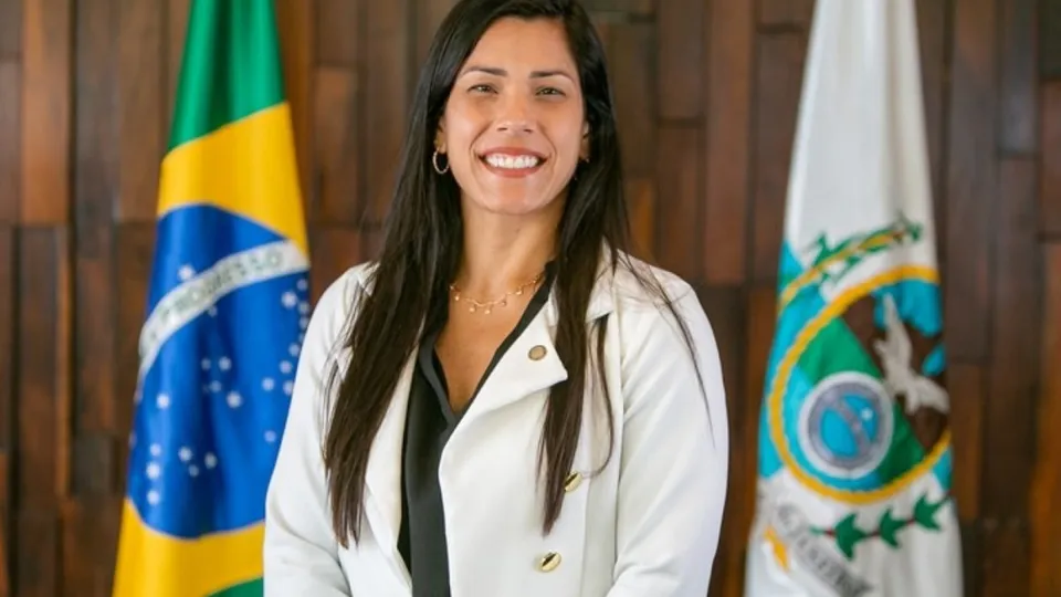 Índia Armelau, ligada a Jair Bolsonaro, é alvo de denúncias de desvio de verba pública