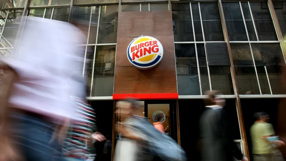 A campanha promocional do Burger King, válida de 13 a 15 de novembro, exige apresentação da OAB para retirada do lanche.