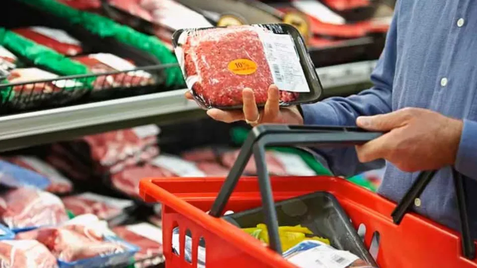 Expectativa de alta nos preços de carnes, café e açúcar pressiona inflação em 2025