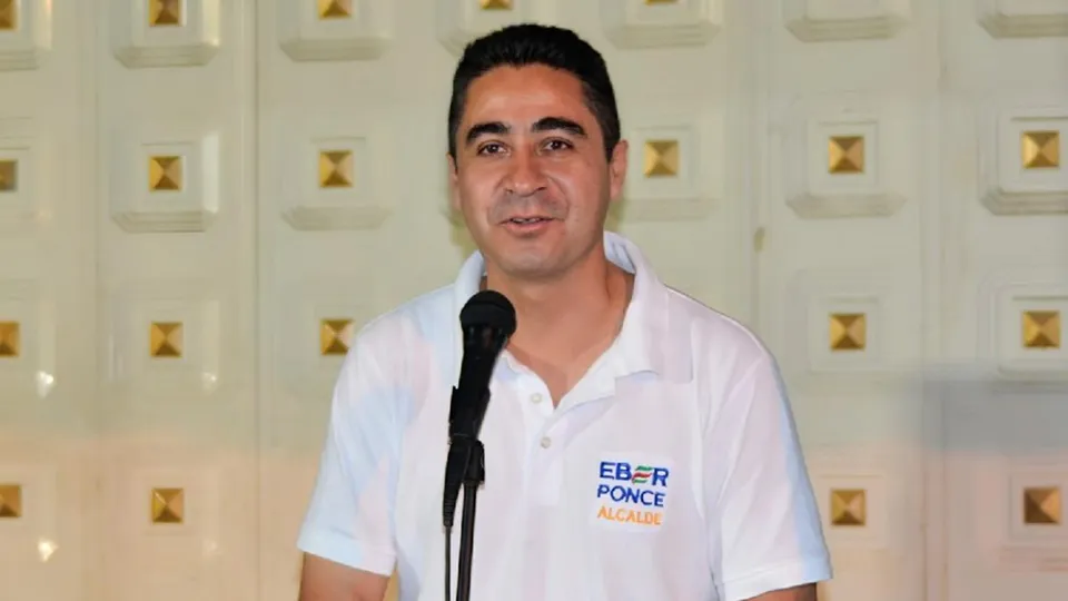 Eber Ponce foi atacado enquanto dirigia e faleceu horas depois em hospital local.