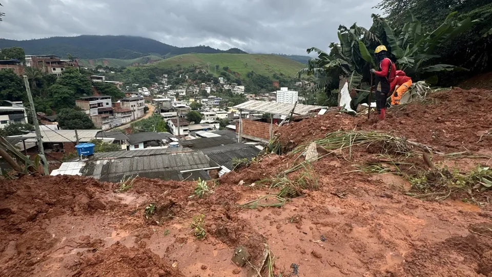 Entre as vítimas estão uma criança de 8 anos e uma idosa de 70 anos, segundo o Corpo de Bombeiros.