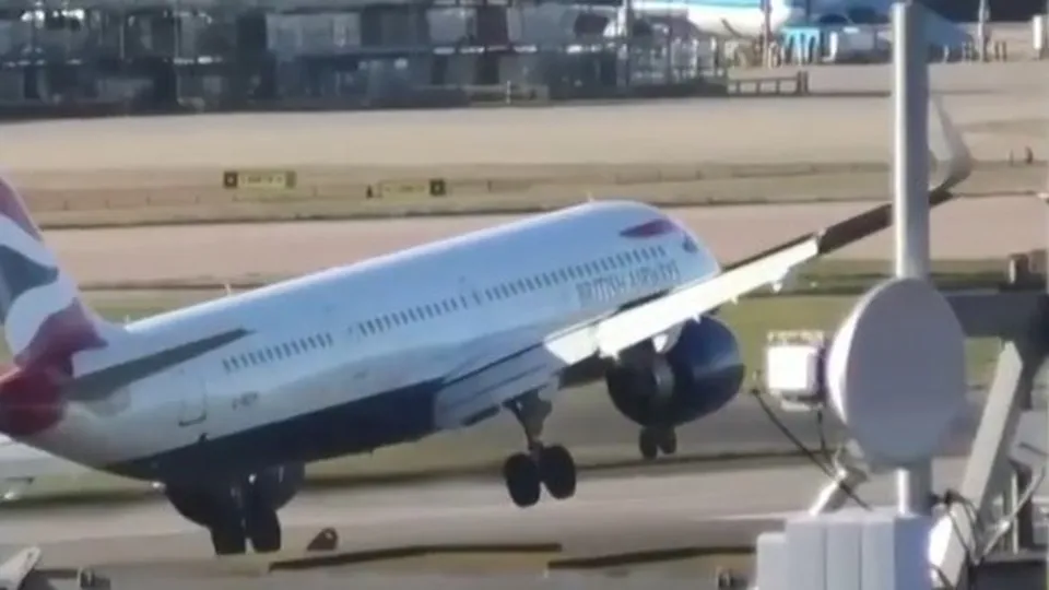 Um voo da British Airways, vindo de Londres, chegou ao Rio de Janeiro no sábado, 11, com os passageiros, mas sem suas malas.