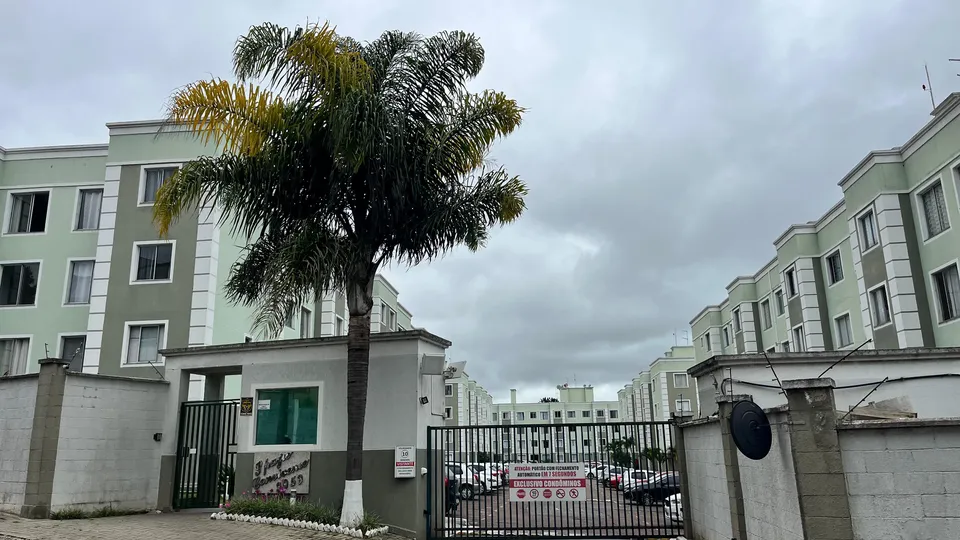 Um menino de 4 anos caiu do 4º andar de um prédio em São José dos Pinhais, na Grande Curitiba, e está em estado grave.