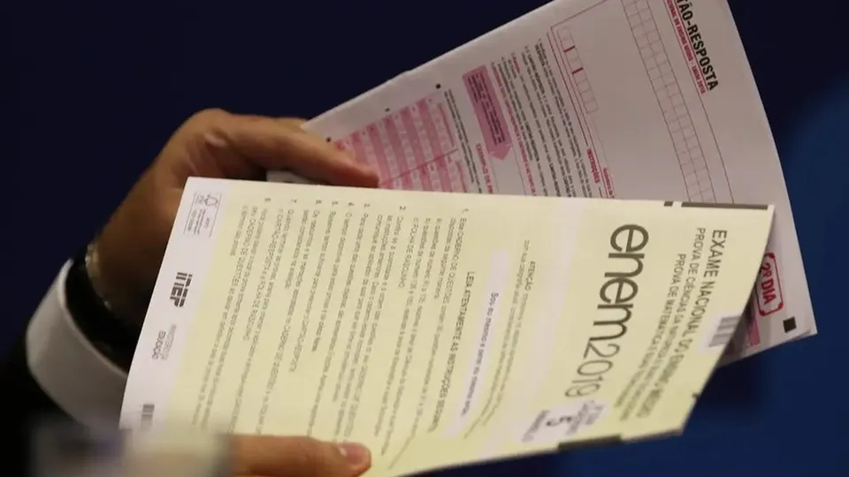 Ministro da Educação, Camilo Santana, divulga resultados do Enem 2024 em coletiva.