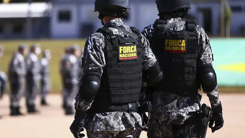A prorrogação da atuação da Força Nacional em Boa Vista e Pacaraima visa reforçar a segurança pública até abril de 2025.