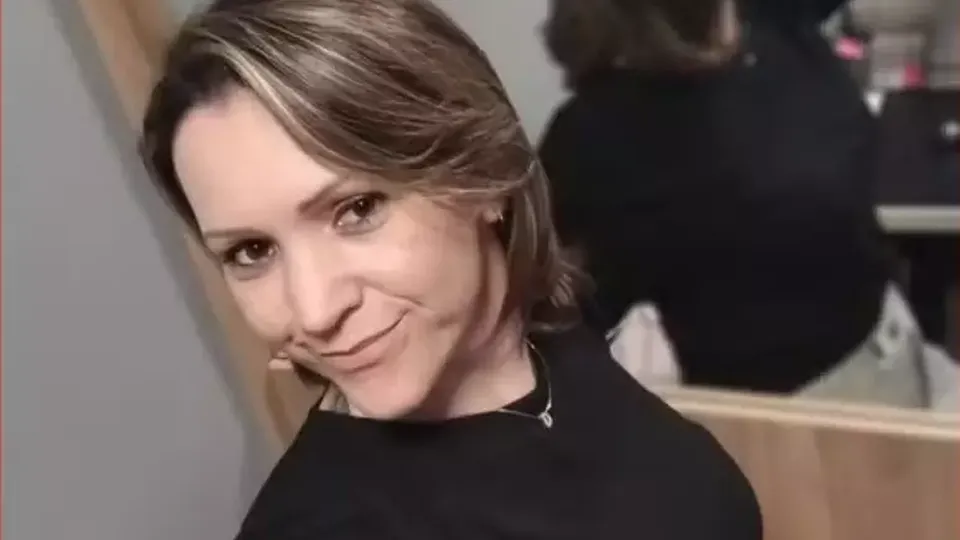 Deise Moura dos Anjos, presa por envenenar familiares, comprou arsênio pela internet, diz polícia.