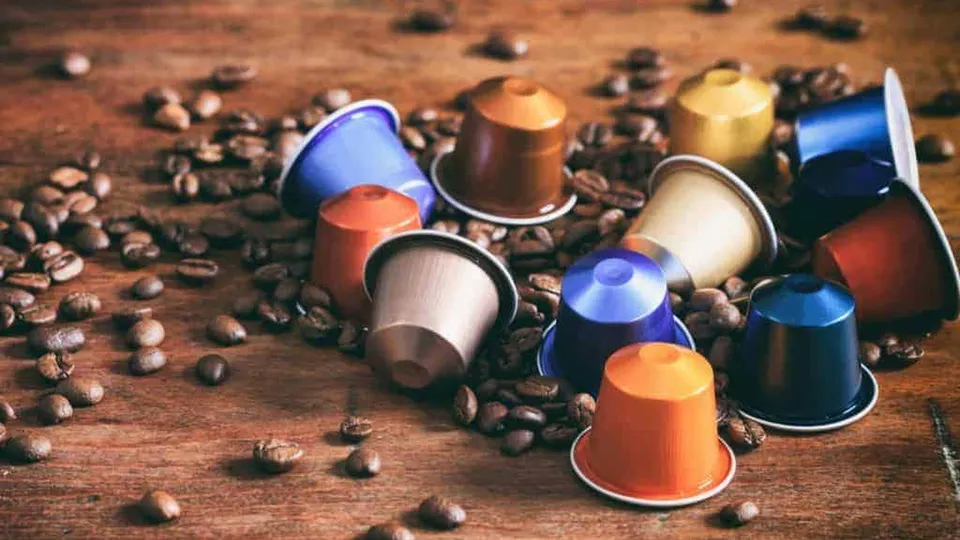 O Tribunal de Justiça de Goiás destinará R$ 43 mil em cápsulas de café para os gabinetes dos desembargadores, com a compra realizada em período de recesso.