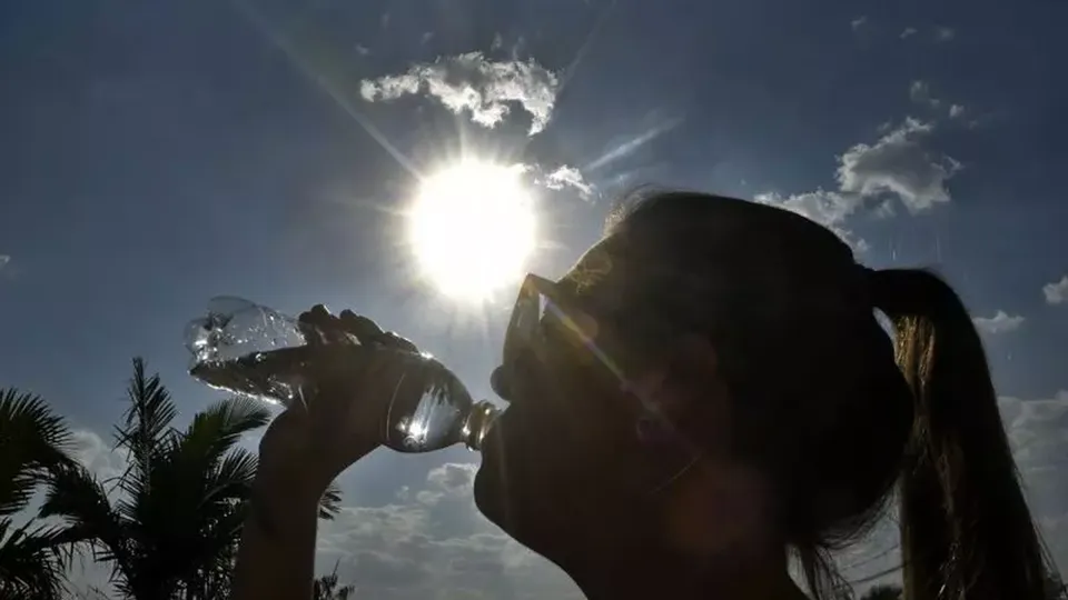 Fenômeno climático traz calor intenso ao Sul do Brasil, com máximas próximas a 40°C; meteorologistas alertam para riscos.