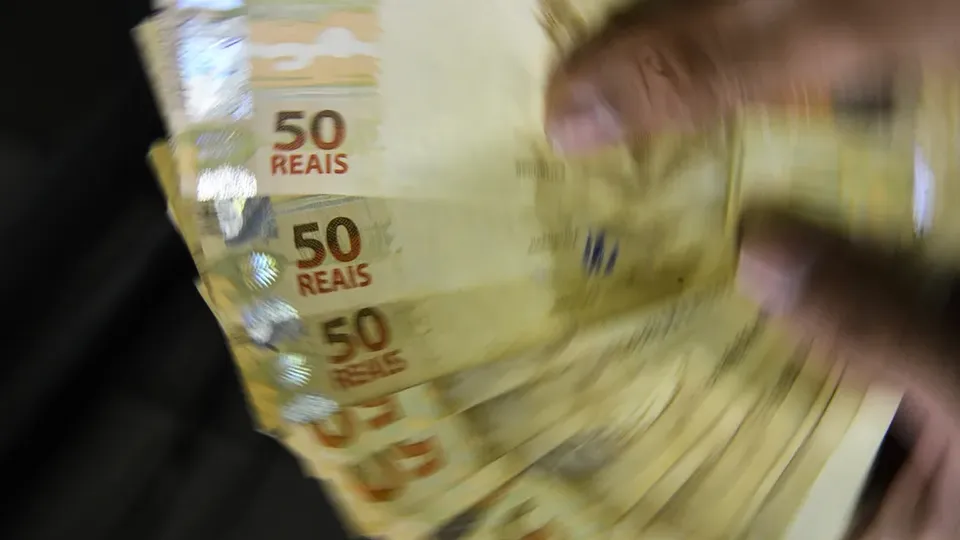 O Programa de Pleno Pagamento de Dívidas dos Estados foi sancionado com vetos que visam proteger as finanças públicas.