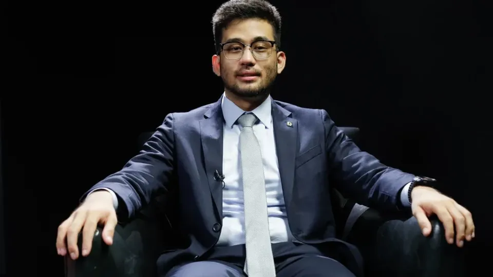 Decisão judicial considera que Pimenta extrapolou a liberdade de expressão ao associar deputado ao nazismo.