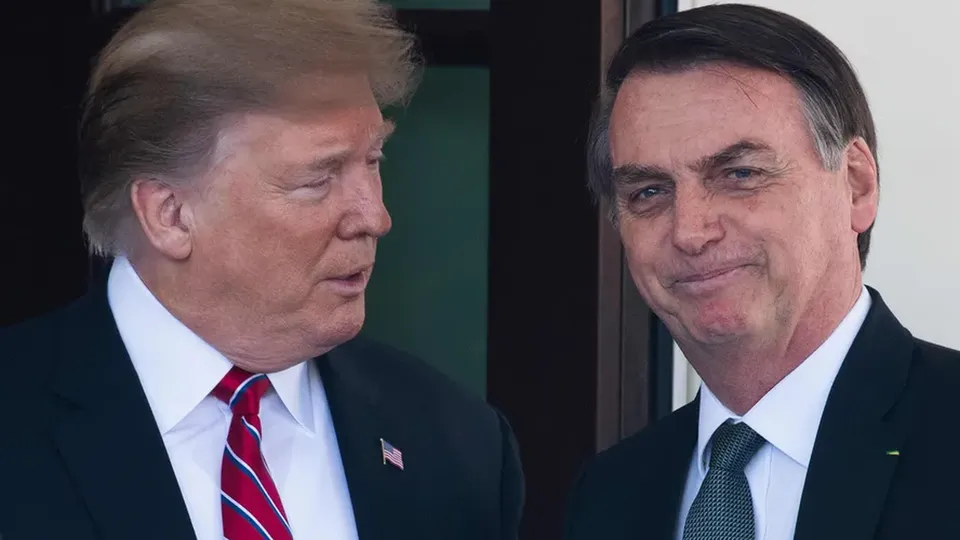 Deputado Eduardo Bolsonaro contata Donald Trump Jr. em busca de documento para acabar com exigências de Moraes