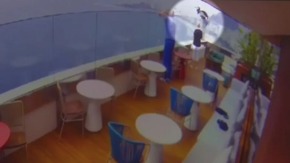 Homem fez salto não autorizado do Hotel Hilton e caiu na areia sem se ferir; ele responderá por exposição a perigo.