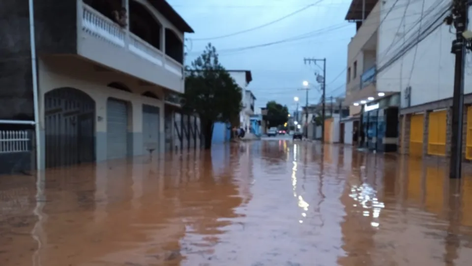 Defesa Civil informa que 63 municípios estão em situação de anormalidade devido às chuvas intensas desde setembro de 2024.