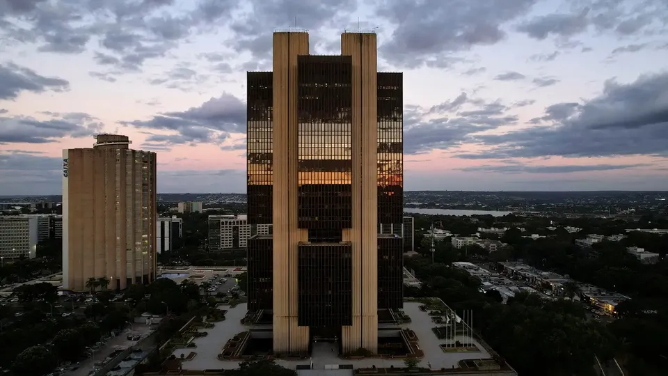 Banco Central define atividades essenciais que devem operar durante greves