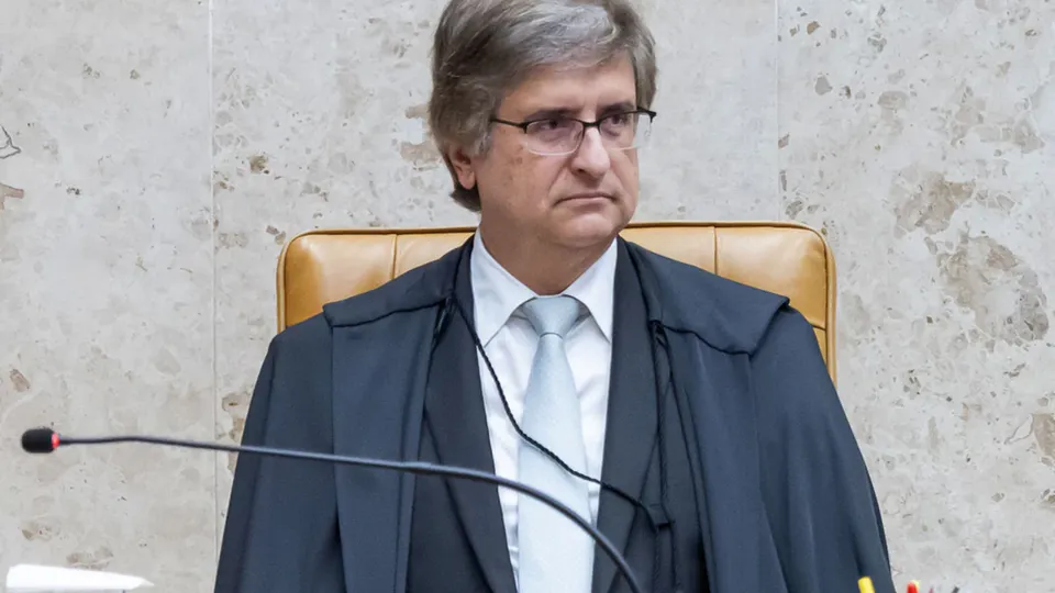 Paulo Gonet argumenta que interesse privado do ex-presidente não justifica a liberação do passaporte retido.