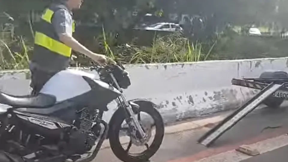 Após decisão judicial, a prefeitura apreendeu motos que realizavam transporte de passageiros sem autorização na capital paulista.