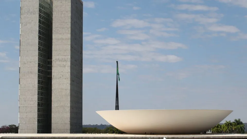 Câmara dos Deputados discute aumento de cadeiras em resposta a decisão do STF